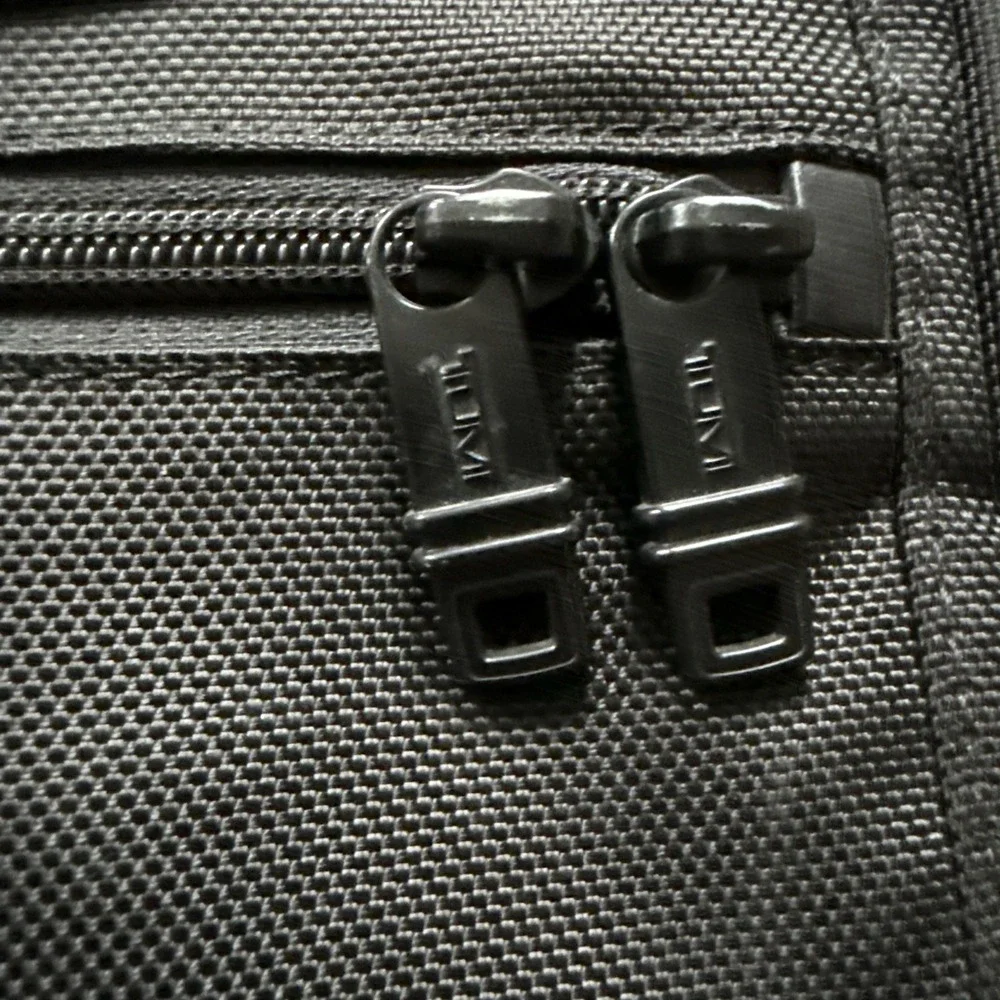Tumi‎ Alpha 2 Slim Deluxe Portfolio Briefcase Laptop Bag Nylon 26110D2 No Strap